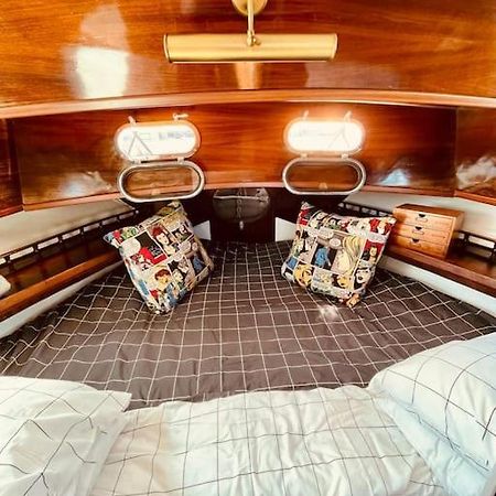 Vintage Classic 70S Boat! Hotel Sant Adria de Besos Ngoại thất bức ảnh