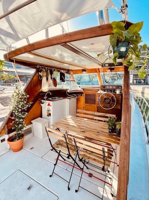 Vintage Classic 70S Boat! Hotel Sant Adria de Besos Ngoại thất bức ảnh