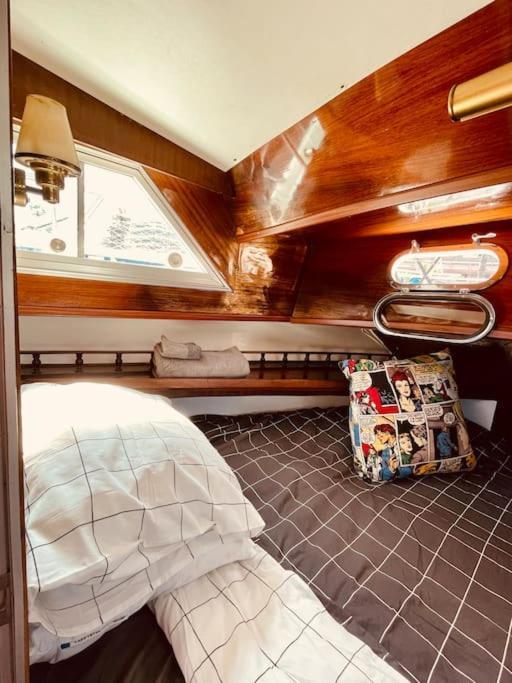 Vintage Classic 70S Boat! Hotel Sant Adria de Besos Ngoại thất bức ảnh