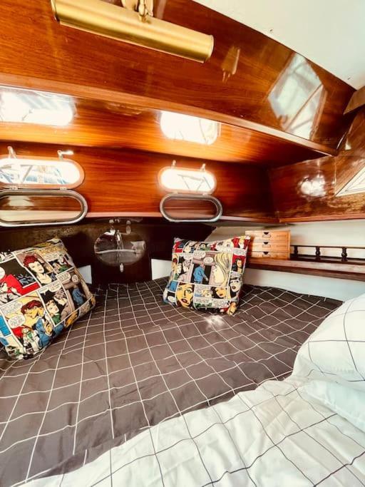 Vintage Classic 70S Boat! Hotel Sant Adria de Besos Ngoại thất bức ảnh