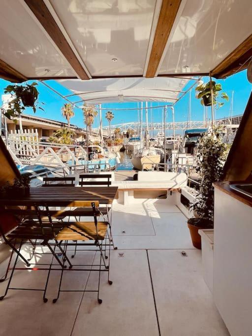 Vintage Classic 70S Boat! Hotel Sant Adria de Besos Ngoại thất bức ảnh