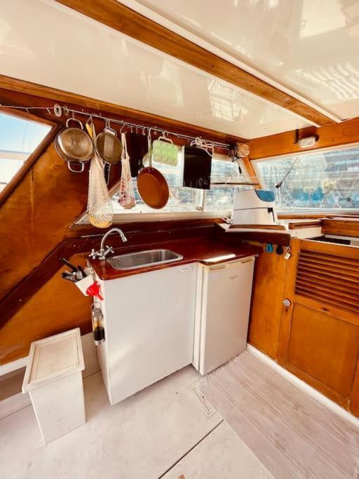 Vintage Classic 70S Boat! Hotel Sant Adria de Besos Ngoại thất bức ảnh