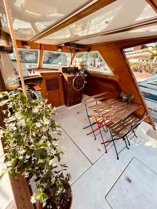 Vintage Classic 70S Boat! Hotel Sant Adria de Besos Ngoại thất bức ảnh