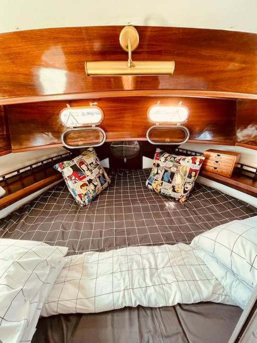 Vintage Classic 70S Boat! Hotel Sant Adria de Besos Ngoại thất bức ảnh