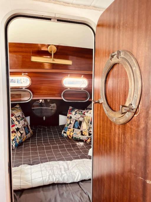 Vintage Classic 70S Boat! Hotel Sant Adria de Besos Ngoại thất bức ảnh